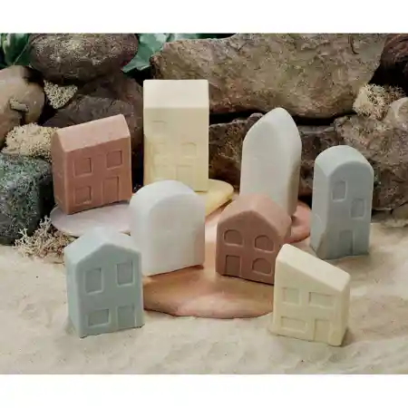 Small World, Homes